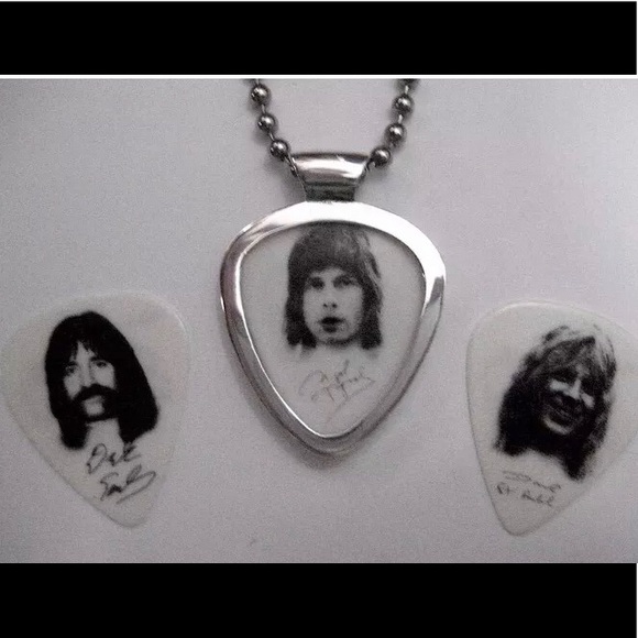 PICKBAY guitar pick holder pendant necklace + Spinal Tap Guitar Picks Set (2000) - Picture 2 of 2